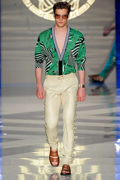 Look 25